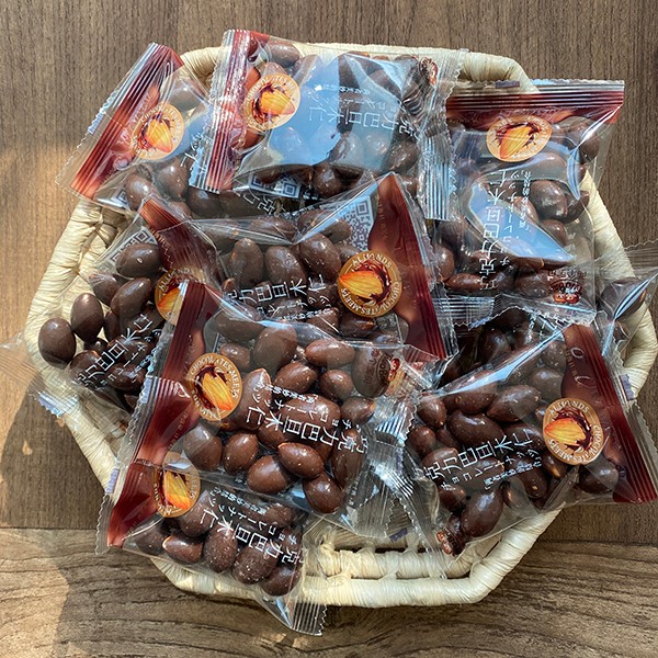 兩個寶貝巧克力巴旦木仁