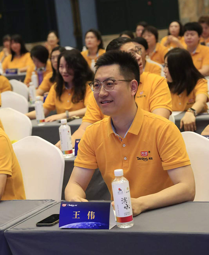 王偉.jpg 王偉.jpg