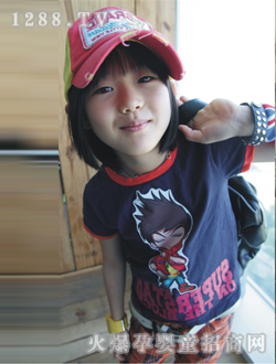 �옷���ϵ���{(l��n)ɫ���b