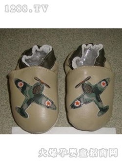 �ú��ӻ�ɫ�控�w�C(j��)����Ь